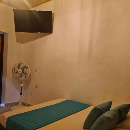 Utica Hotel Alcazar Real מראה חיצוני תמונה
