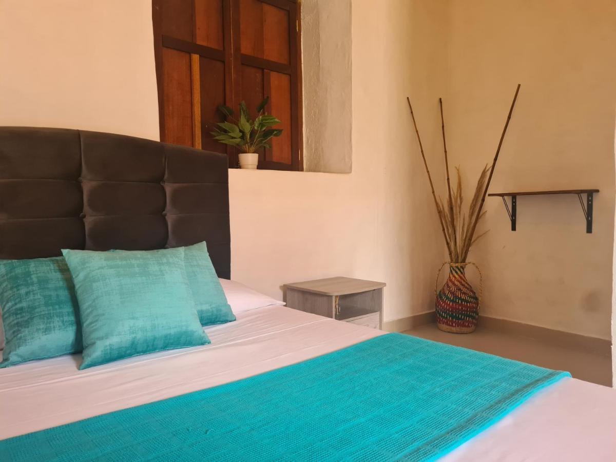 Utica Hotel Alcazar Real מראה חיצוני תמונה