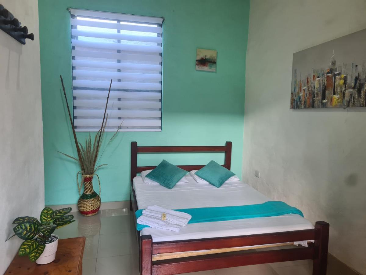 Utica Hotel Alcazar Real מראה חיצוני תמונה