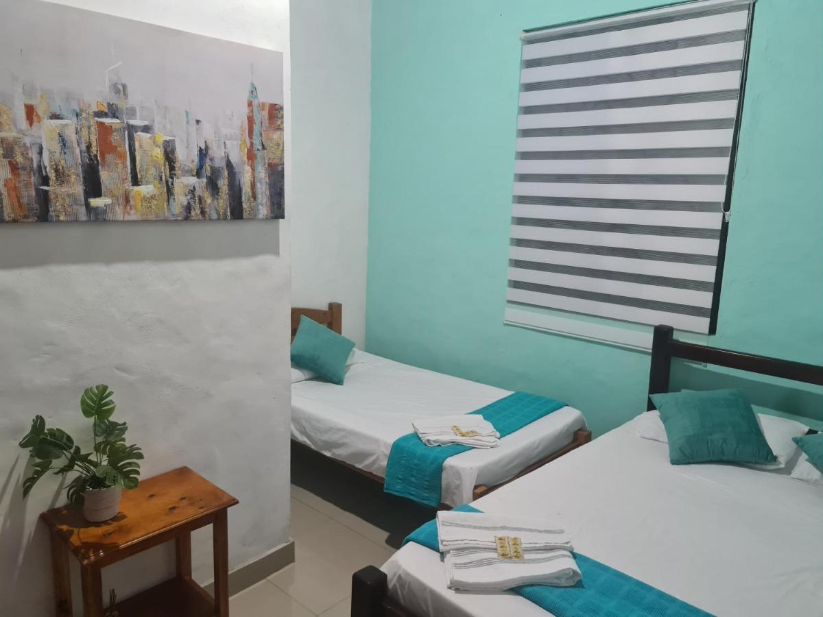 Utica Hotel Alcazar Real מראה חיצוני תמונה
