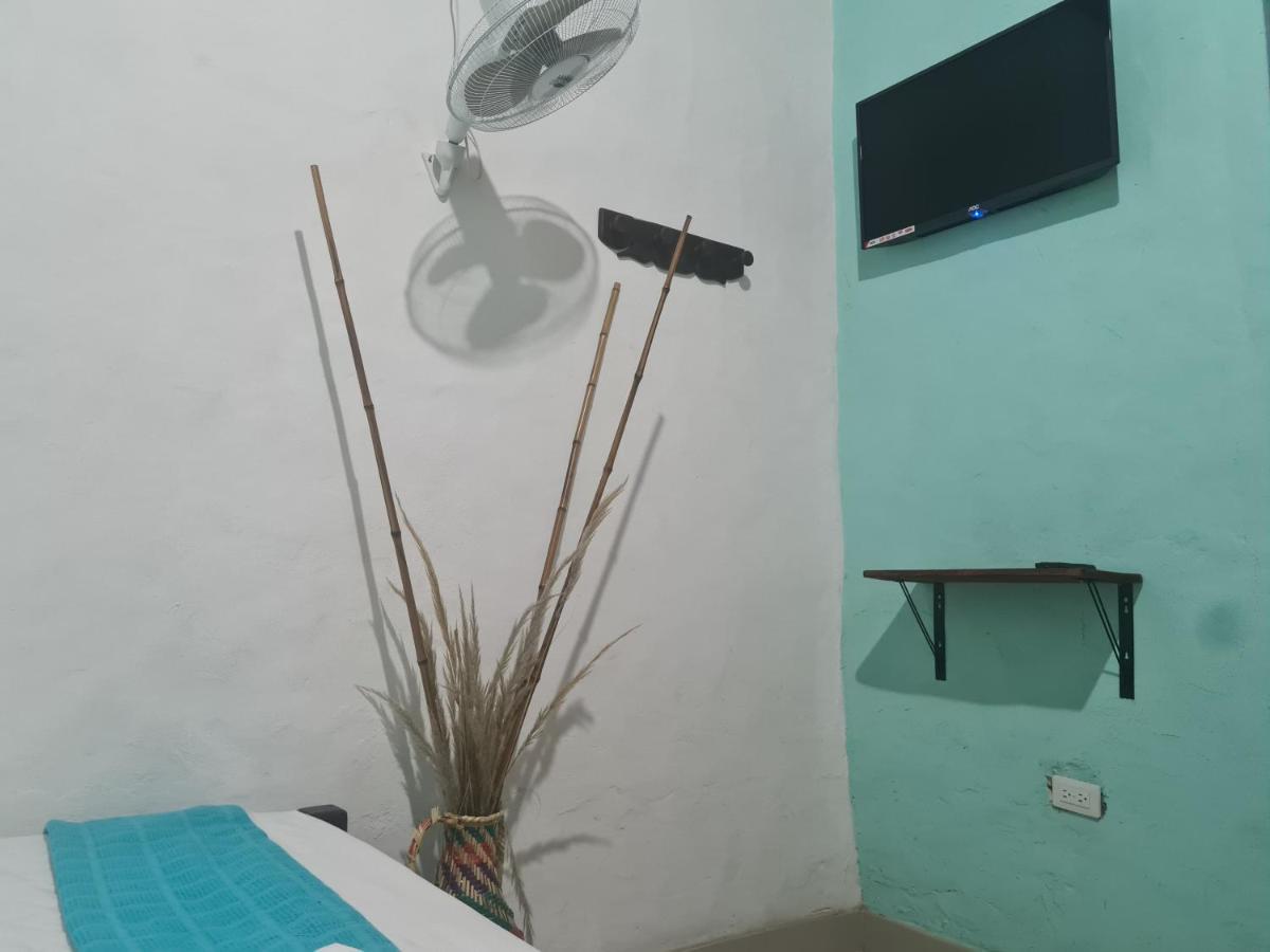 Utica Hotel Alcazar Real מראה חיצוני תמונה