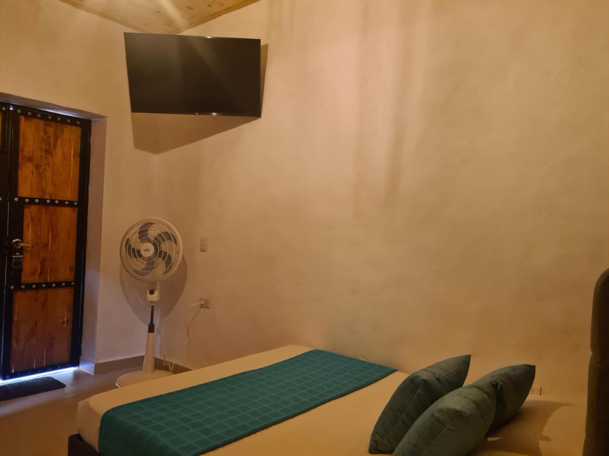 Utica Hotel Alcazar Real מראה חיצוני תמונה
