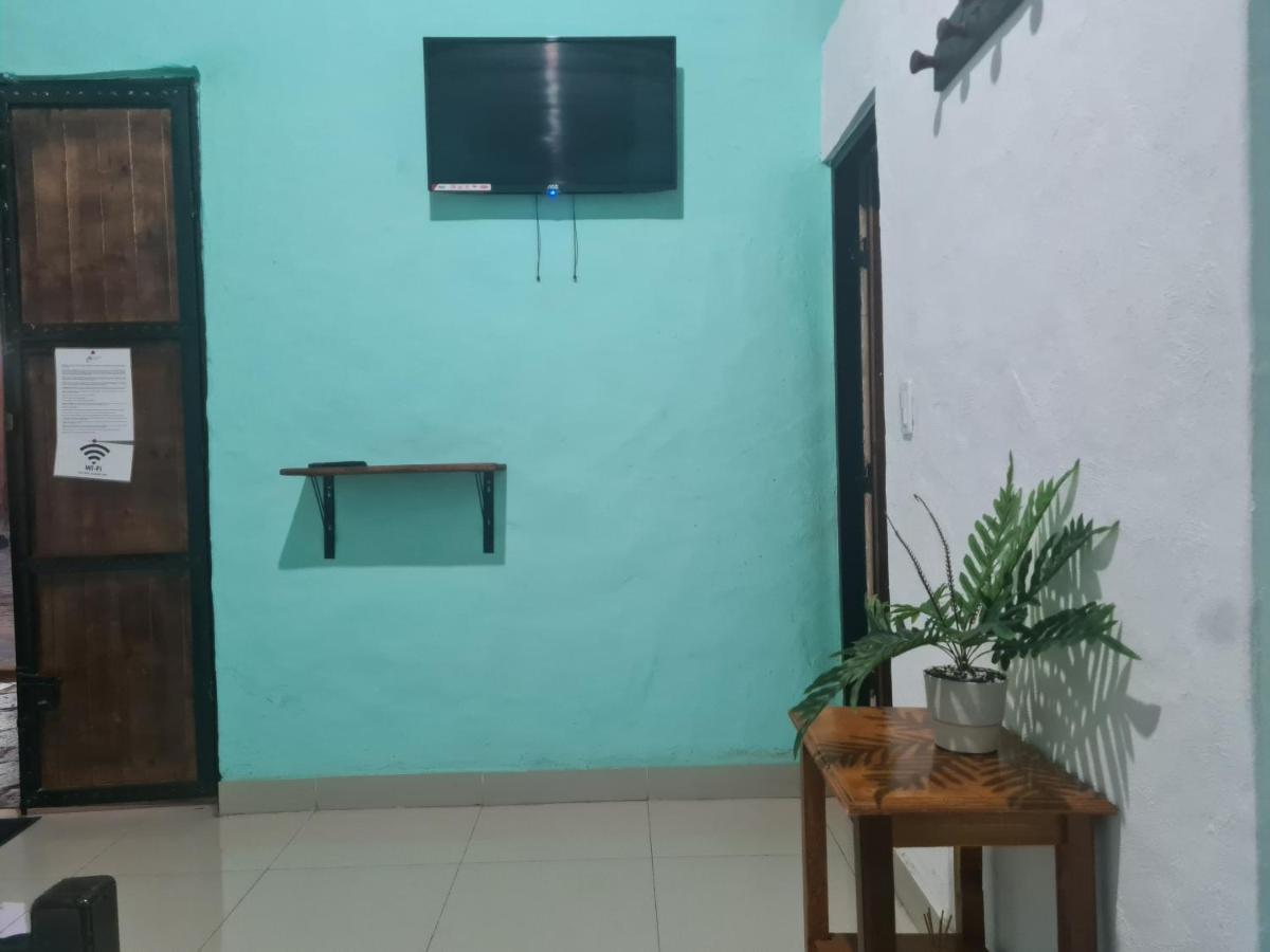 Utica Hotel Alcazar Real מראה חיצוני תמונה