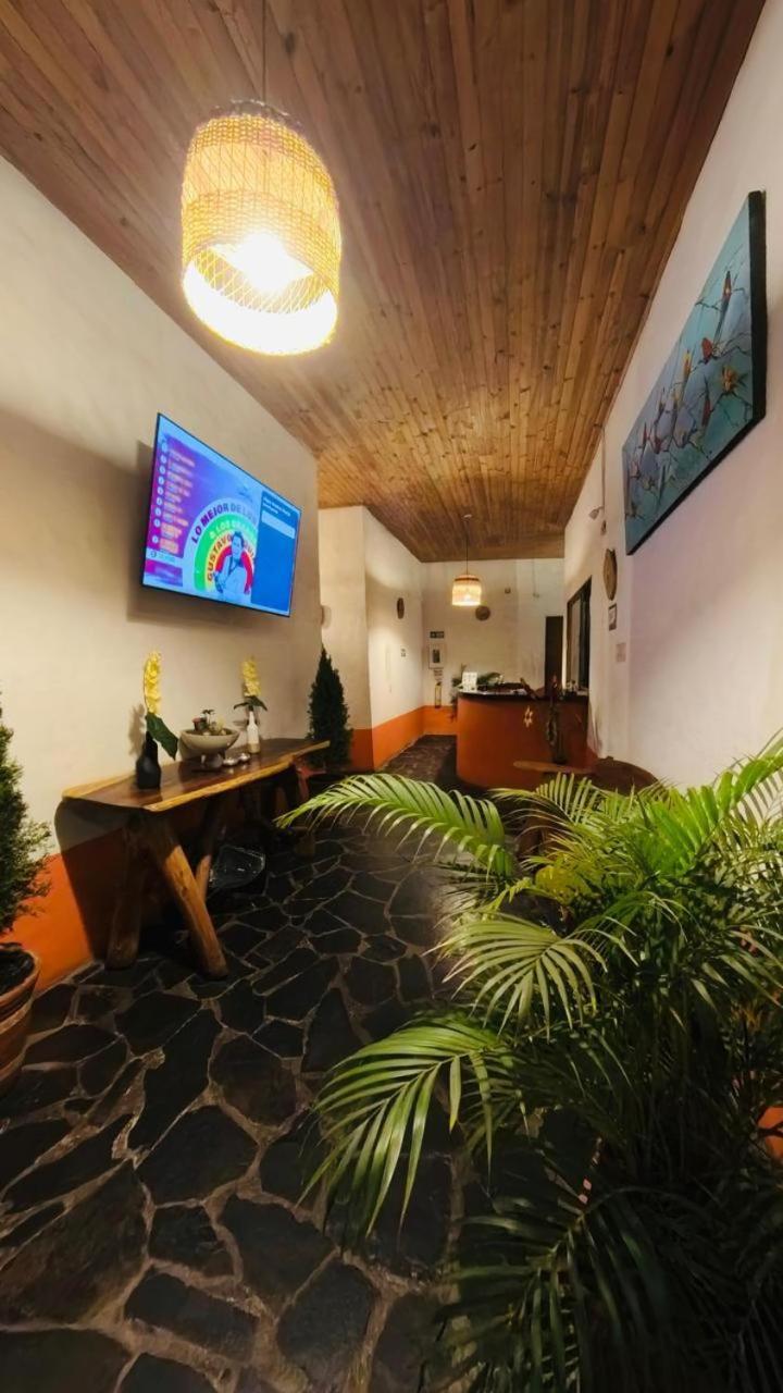 Utica Hotel Alcazar Real מראה חיצוני תמונה