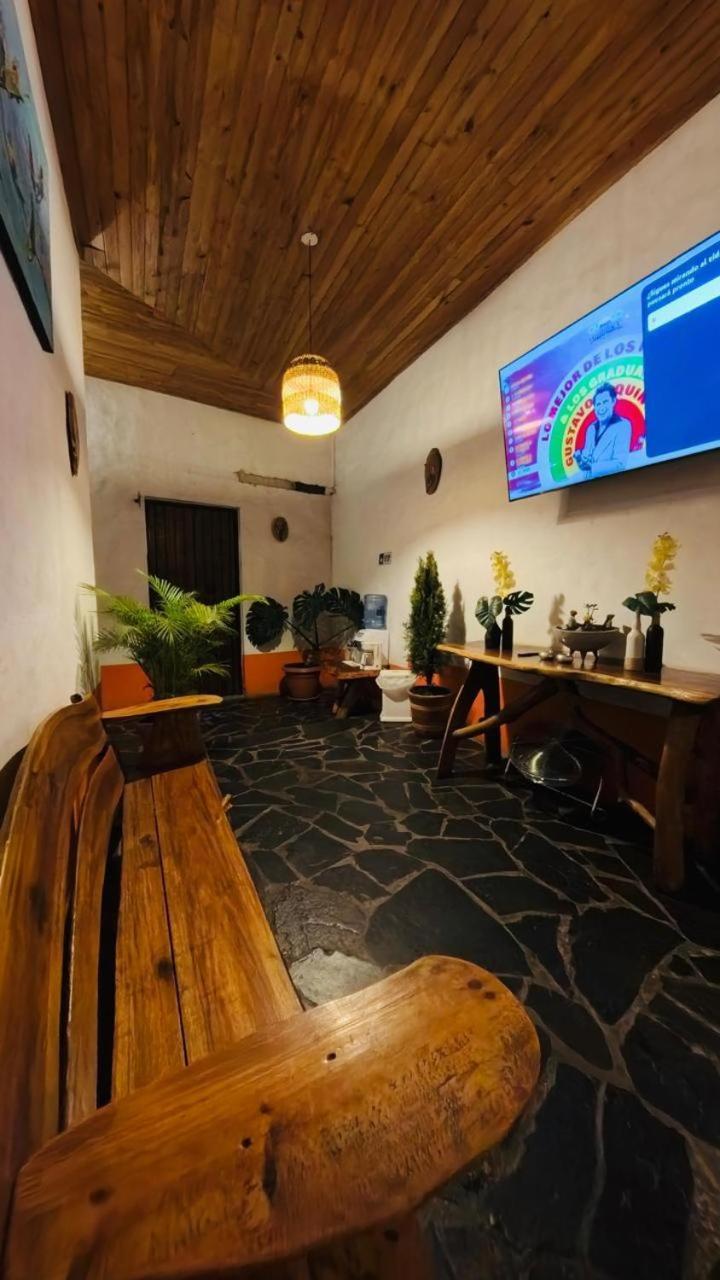 Utica Hotel Alcazar Real מראה חיצוני תמונה
