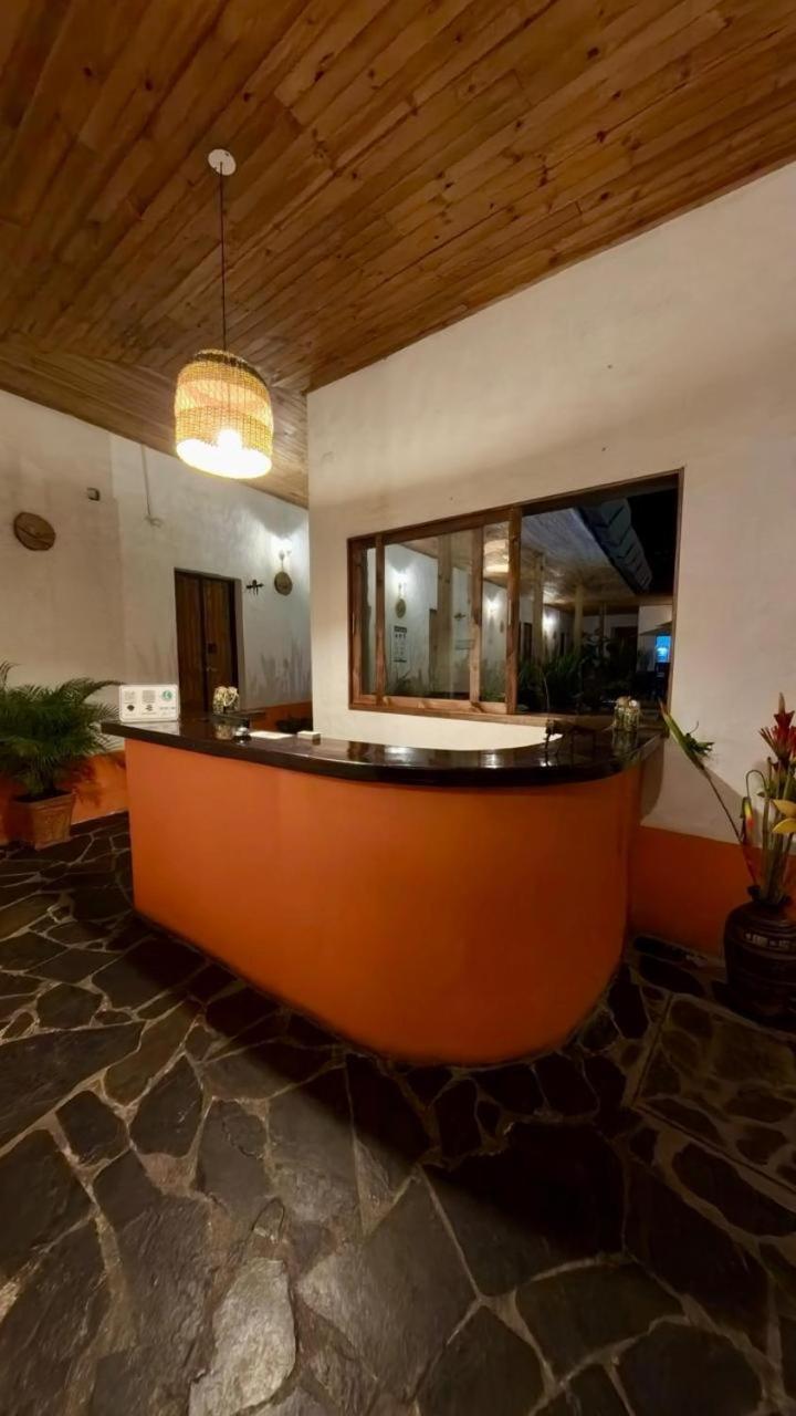 Utica Hotel Alcazar Real מראה חיצוני תמונה