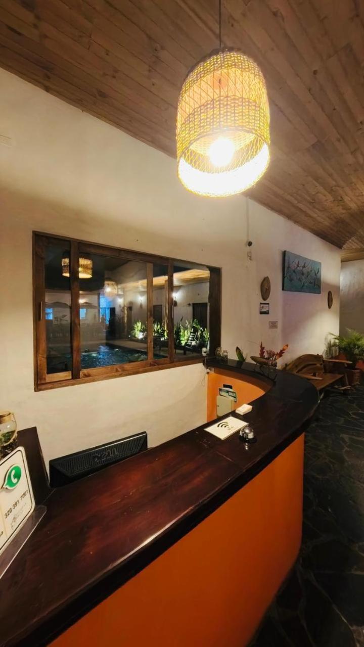 Utica Hotel Alcazar Real מראה חיצוני תמונה